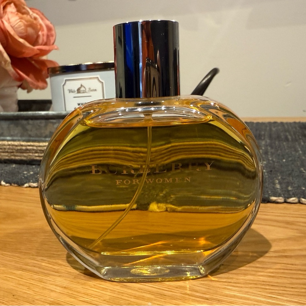 Burberry Eau de Parfum with Gold Hue - Picture 2 of 3